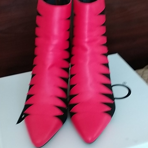 Ashro Greccia Bootie Boots - Picture 7 of 9